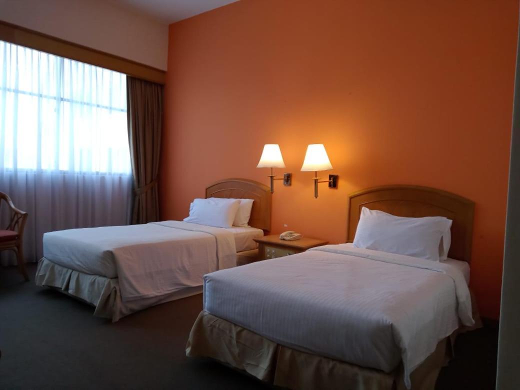 Grand Barakah Hotel อัมปัง ภายนอก รูปภาพ